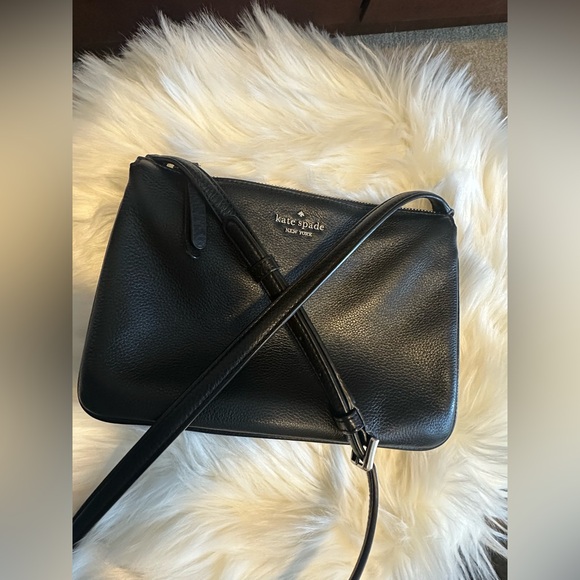 Kate Spade Leila Triple Gusset Zip Crossbody. - Picture 2 of 15